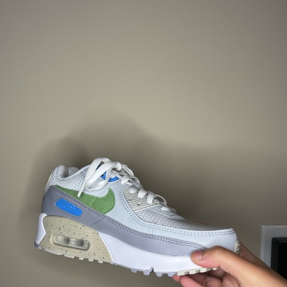 Nike Air Max 90GS, Brand New - Picture 3 of 8